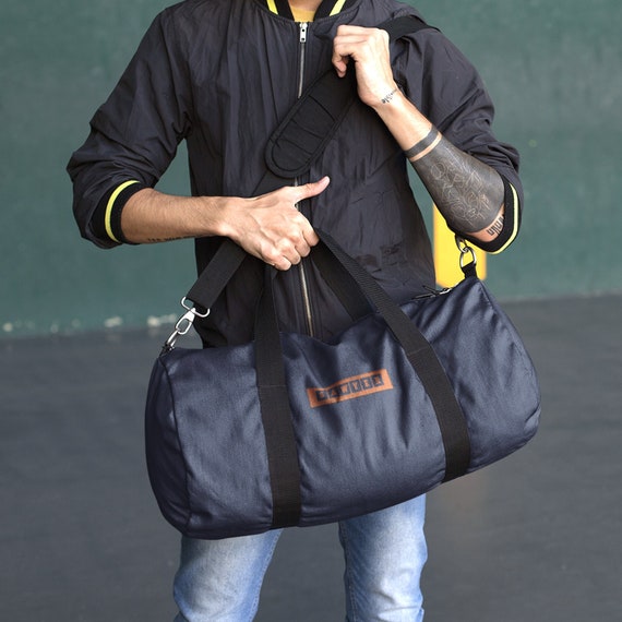 destination travel duffel bags Carbonado The Duffle Bag (Black)  Moto This premium travel companion features an elegant design and high Palm Springs Airlines Weekender Bag