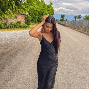 Schwarzes Kleid