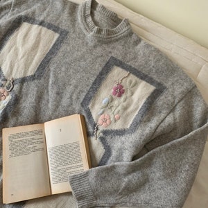 Grey flowered pullover