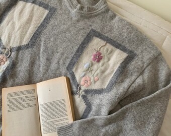 Grey flowered pullover