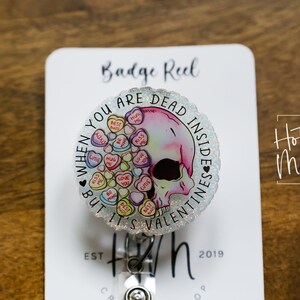 Valentines Day Badge Reel, Wenn es Valentinstag ist, aber Sie im Inneren tot sind, Krankenschwester Badge Reel, einziehbarer ID-Halter, Glitter Badge Reel