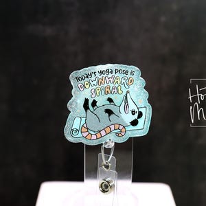 Neerwaartse spiraal, grappige badgehaspel, ID-sleutelkoord, intrekbare acryl badgehaspel, cadeau verpleegkundige, nachtploeg, cadeau donkere humor, kousvuller afbeelding 5
