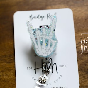 Radiology Rock On Sign Bones Badge Reel, uchwyt na identyfikator Rad Life, chowany uchwyt na identyfikator, świecący w ciemności