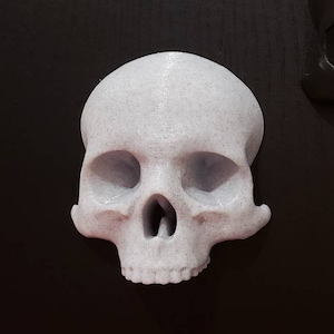Arte da parete con teschio appeso • Decorazione gotica per la casa • Stampa 3D