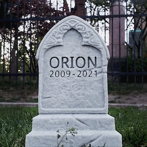 Pet Memorial 7.5&quot; Tall Tombstone • Gothic Home Garden Decor • Personalized 3D Print