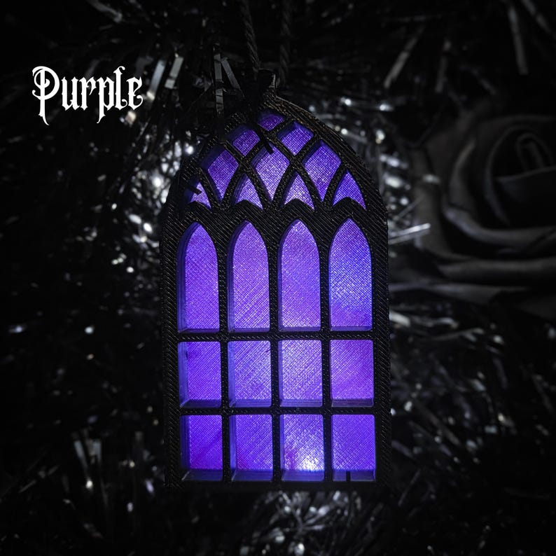 Katedralfönsterträdprydnad • Gotisk semesterinredning • 3D-utskriven Frosted Purple