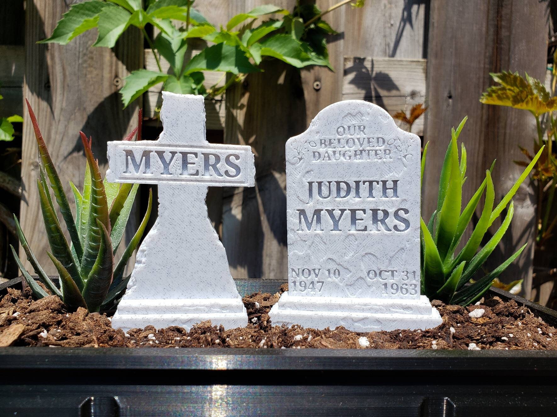 Michael Myers Gravestone Headstone Cemetery Tombstone. Outside Yard