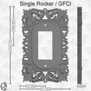 Puede incluir: Una cubierta de interruptor de luz de un solo balanc&iacute;n gris con un marco decorativo ornamentado. La cubierta mide 8,7 cm por 17,5 cm y 11 cm de ancho. El marco est&aacute; hecho de un dise&ntilde;o detallado e intrincado con un patr&oacute;n de volutas.