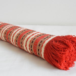 Vintage throw rug in bright red- Throw kilim/door rug with Tassel-Wall decor