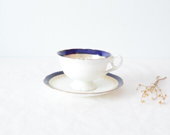 Vintage Coalport theekopje en schoteltje, blauw met gouden rand.