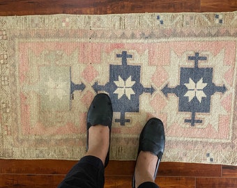 Vintage door mat 3’2”x1’8”ft, small rug , Kitchen runner - door rug