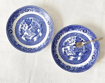 Ensemble d’assiettes de saule bleu vintage-Transfert d’articles- Plat de dessert Churchill -Poterie bleue Angleterre-Palais et impression lifestyle-Petite assiette à dessert