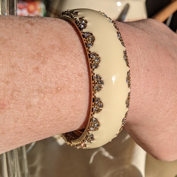 Bracelet Stella & Dot Ivory and Gold Crystal Hinged Vintage