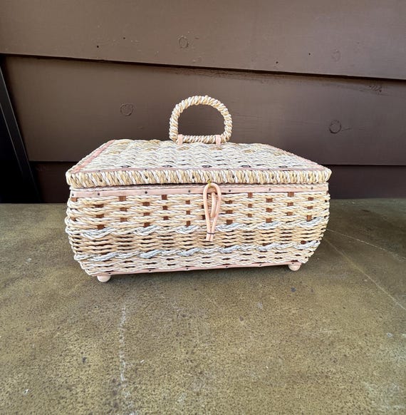 Sewing basket, musical, vintage