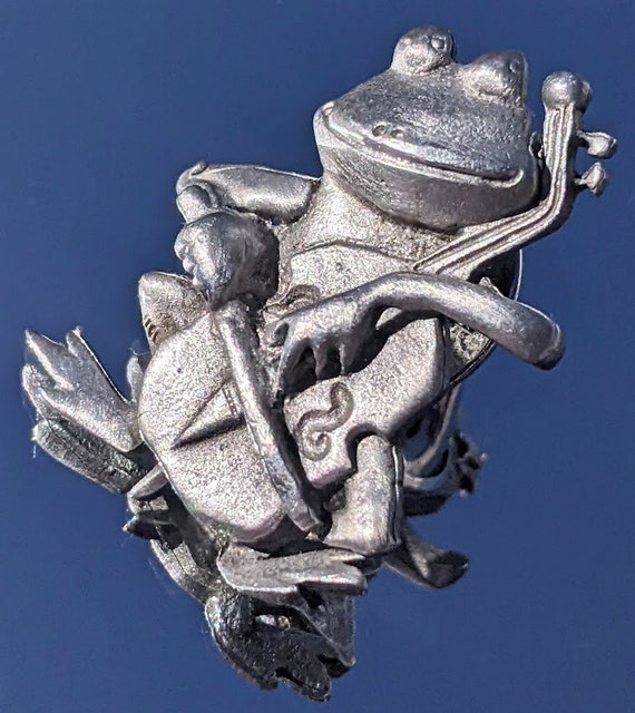 Frog playing cello Pin/brooch Pewter JJ Jonette V… - image 4