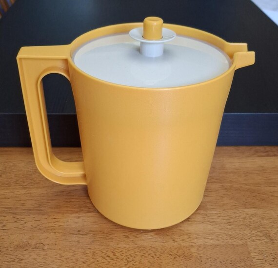 Tupperware, Push Button Lid Juice / Water Pitcher, 1.5 Qt, #1575-6