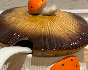Merry Mushroom Vintage Lidded Tureen/soup Serving Bowl With Ladle