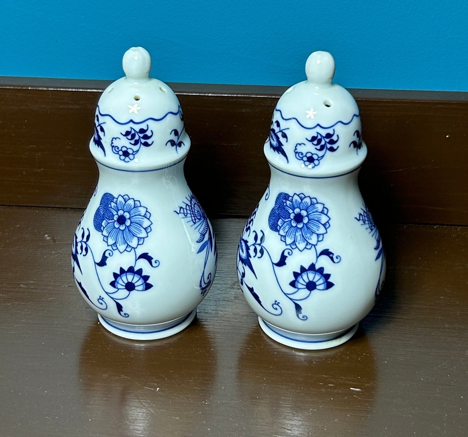 Blue Onion, Salt & Pepper, Blue Danube, Japan - Etsy