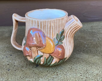 Crema para café con forma de champiñones de Arnel's, de estilo vintage.