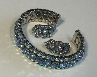 Bracciale e orecchini a clip con strass effetto aurora boreale