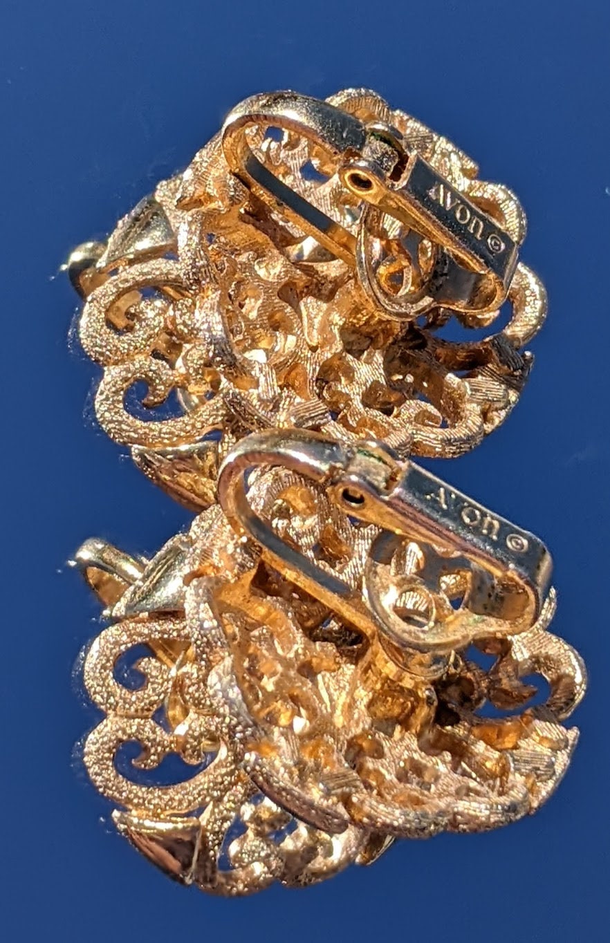 Parure Vintage Avon Precious Pretenders – Pendentif Et Boucles D'oreilles – Doré – Neuf En Boîte