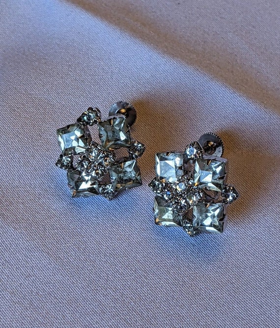 Yves Saint Laurent / Paire de boucles d'oreilles