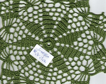 Es wird Frühling- aussergewöhnliches rundes limegrünes  Häkeldeckchen aus Baumwolle-handgehäkelt-handgemacht-Handarbeit