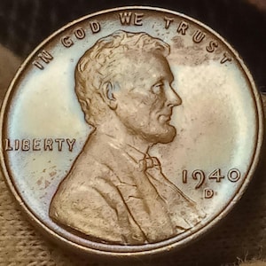 Moneda de un centavo Lincoln de trigo de 1940-D con tóner, BU, brillante, sin circular, con hermosa pátina iridiscente.