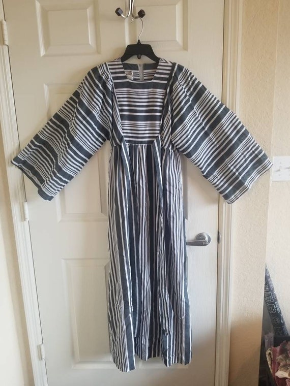 Young edwardian kimono sleeve tie waist dress