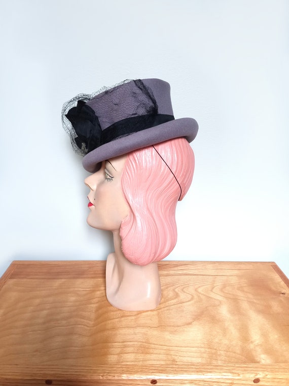 Vintage 1940's Gray Felt Tilt Topper Hat~ - image 3