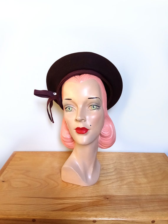 Vintage 1950's Dark Brown Felt Beret~ - image 1