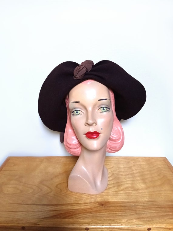 Vintage 1940's Dark Brown Felt Off-The Face Hat ~ - image 1