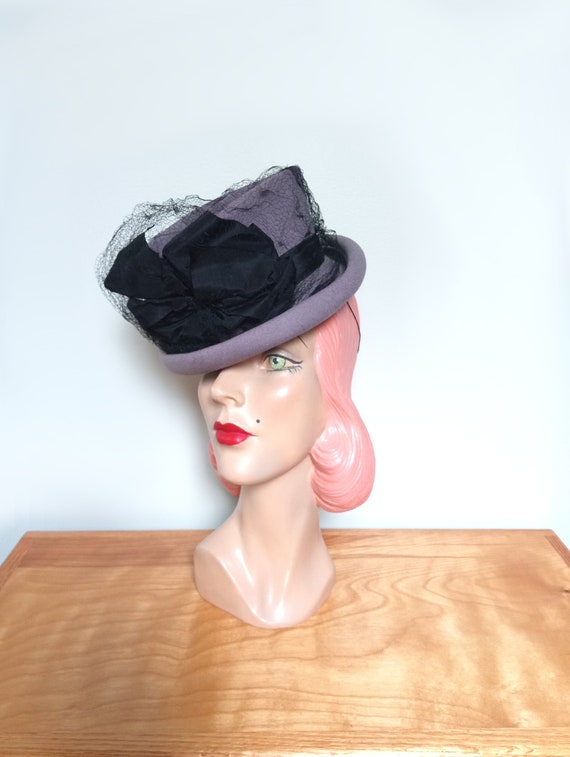 Vintage 1940's Gray Felt Tilt Topper Hat~ - image 5