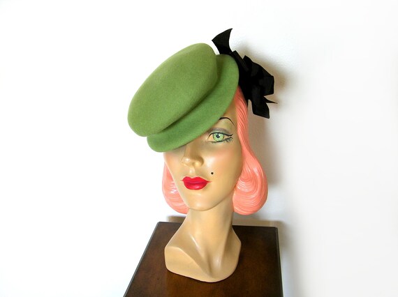 Vintage 1940's Sage Green Tilt Hat~