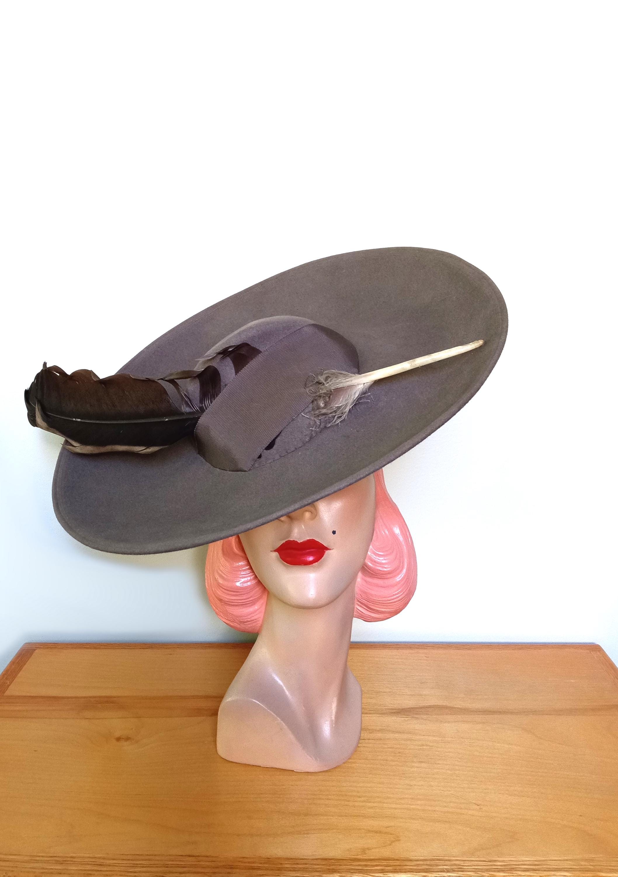 Vintage 1940 display picture 1