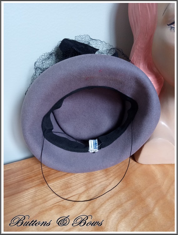 Vintage 1940's Gray Felt Tilt Topper Hat~ - image 6