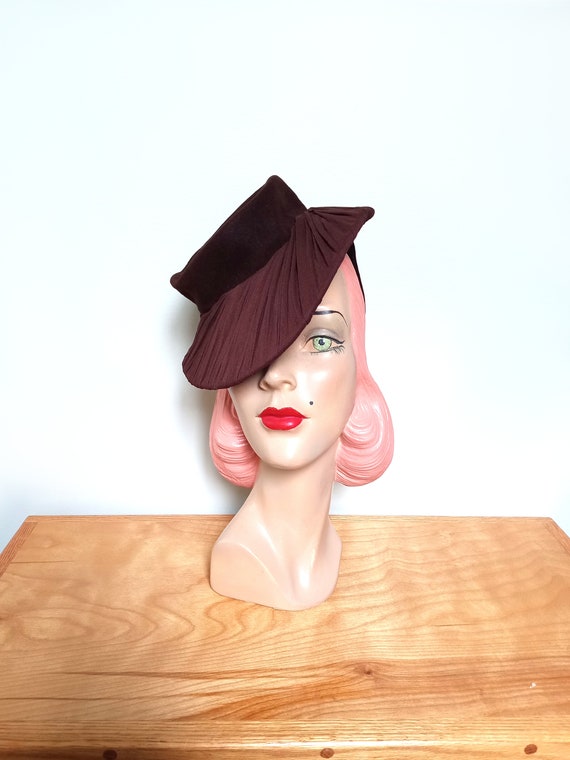 Vintage Brown Felt Tilt Hat/ Percher Hat~