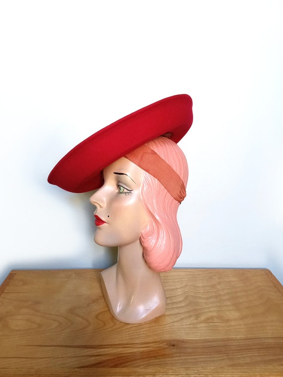 Vintage 1940's Red Felt Breton Tilt Hat ~ - image 5