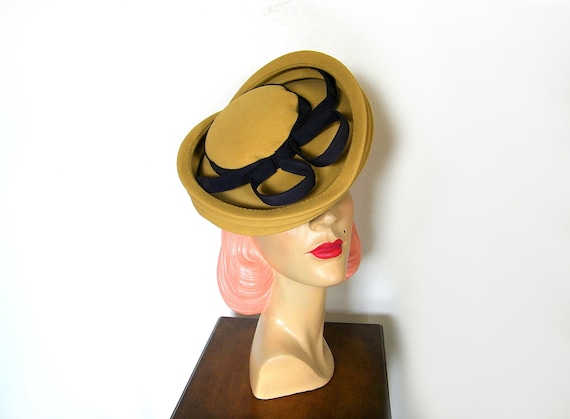 Vintage 1940's Tilt/Percher Hat~