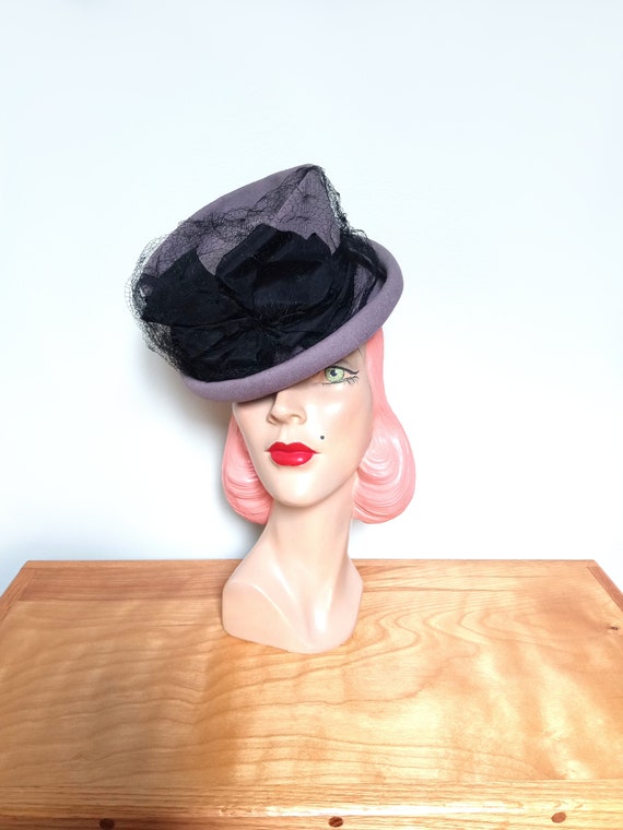 Vintage 1940's Gray Felt Tilt Topper Hat~