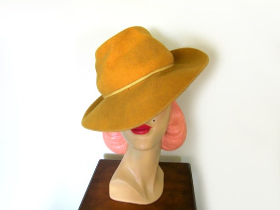 Vintage 1940's Mustard Yellow Felt Fedora~