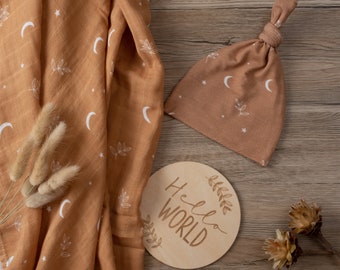 Miaoberry 100% Organic Swaddle and Hat Set with Wood Hello World Arrival Card