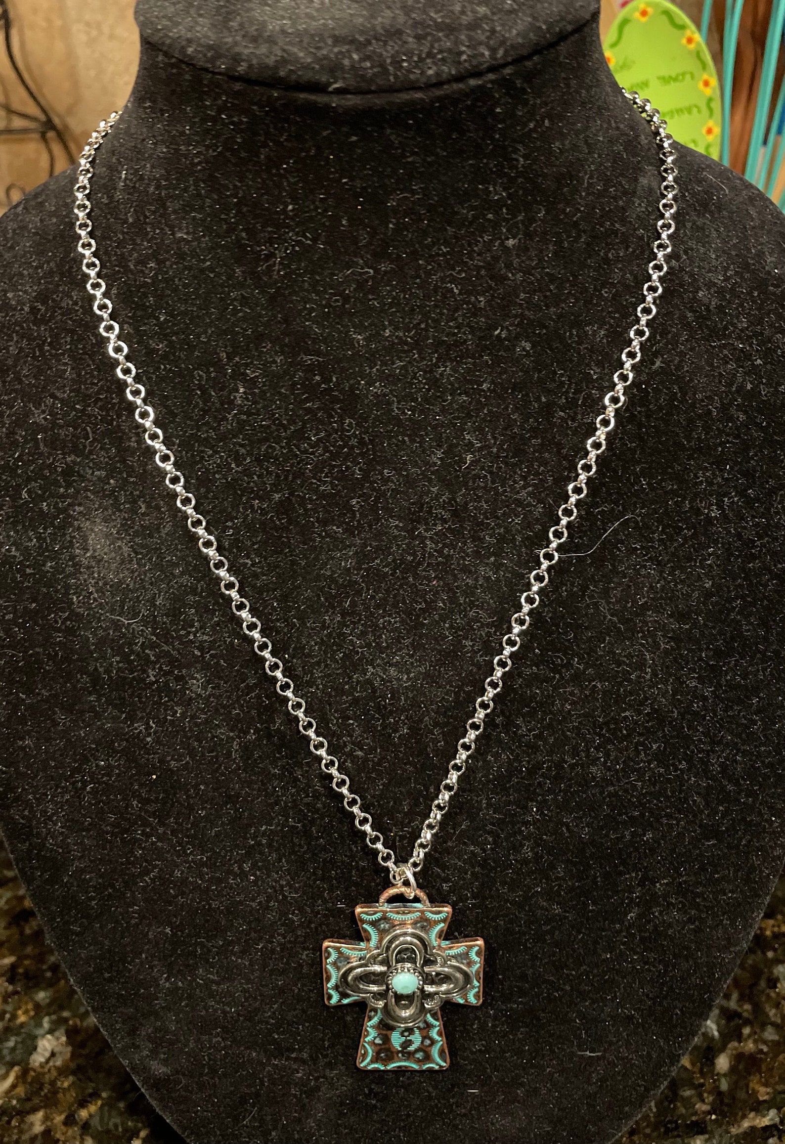 Collier Argenté Pendentif Croix Avec Perles Multicolores - Création Française Ancienne