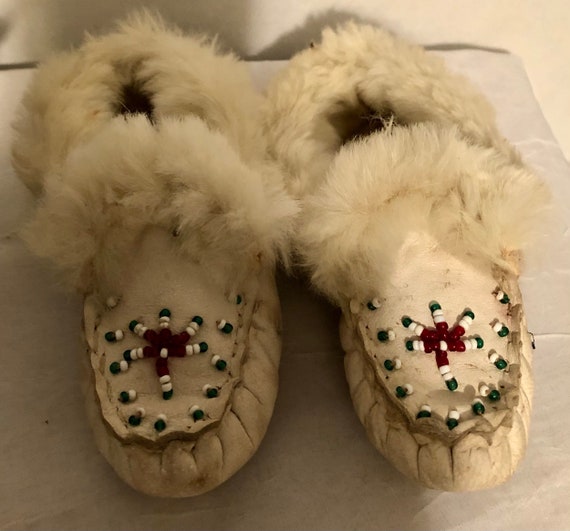 Vintage Antique 1960s pair of moccasins - image 7