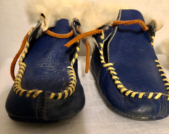 Vintage Antique 1960s pair of moccasins - image 2