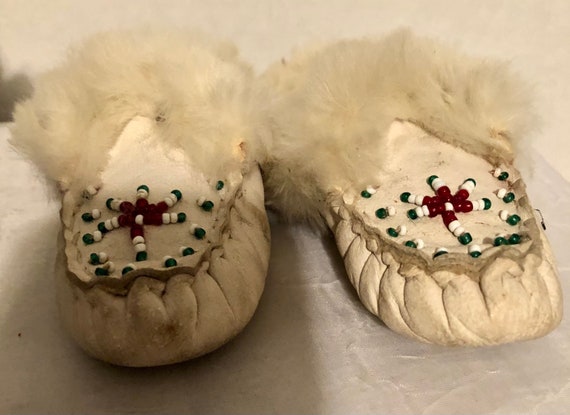 Vintage Antique 1960s pair of moccasins - image 3