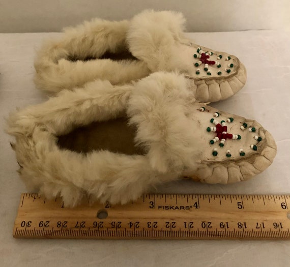 Vintage Antique 1960s pair of moccasins - image 10