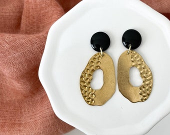 Clay and Brass Gold Earrings // Gold and Black Earrings // Hammered Gold Earrings // Black and Gold // Hammered Brass