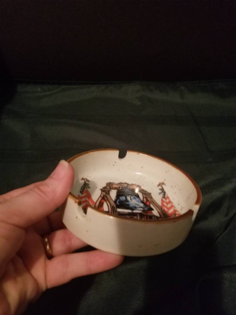 Download Americas Two Hundreth Anniversary Ashtray The Liberty Bell Is Also Shown It Was Made In Japan No Chips Or Cracks Preowned Free Shipping Souvenirs Events Memorabilia Jewellerymilad Com