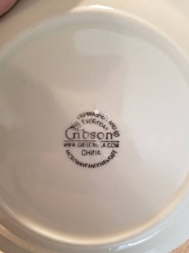 green plates vintage Dinner Plates Replacement plates discontinued design.FREE SHIPPING Gibson Hudson Spruce Chop plates